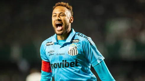 Neymar Jr jogador do Santos durante partida contra o Coritiba no estádio Couto Pereira pelo campeonato Copa Do Brasil 2026. Foto: Luis Garcia/AGIF