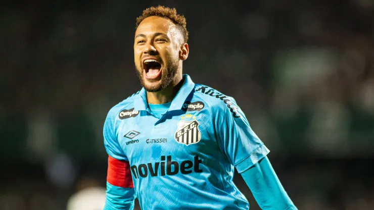 Neymar Jr jogador do Santos durante partida contra o Coritiba no estádio Couto Pereira pelo campeonato Copa Do Brasil 2026. Foto: Luis Garcia/AGIF