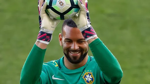 O goleiro brasileiro Weverton em ação durante um treino na Arena Corinthians em 26 de março de 2017 em São Paulo, Brasil. (Foto de Buda Mendes/Getty Images)