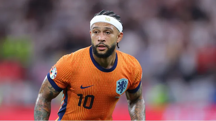 Depay pode ficar de fora da Copa do Mundo.