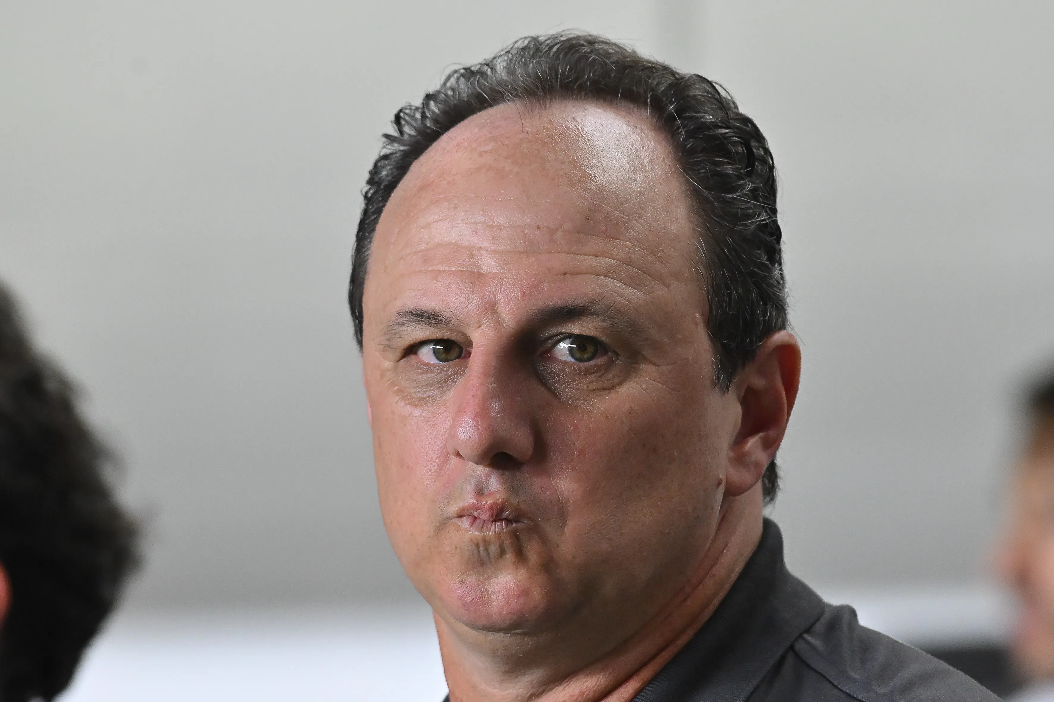 Rogerio Ceni tecnico do Bahia durante partida contra o Corinthians no estadio Vila Belmiro pelo campeonato Brasileiro A 2026. Foto: Jota Erre/AGIF