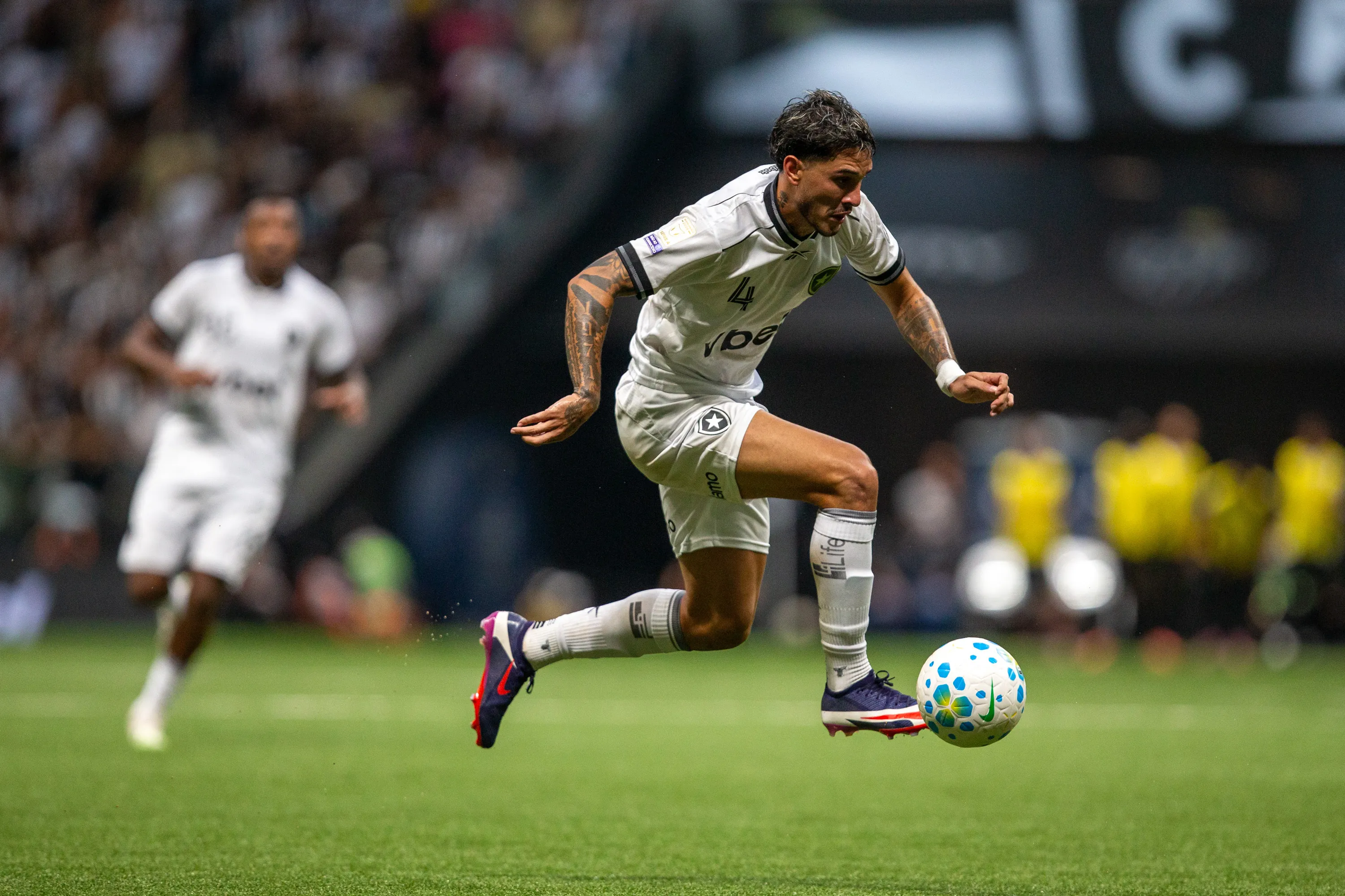 MG – BELO HORIZONTE – 10/05/2026 – BRASILEIRO A 2026, ATLETICO-MG X BOTAFOGO – Mateo Ponte jogador do Botafogo durante partida contra o Atletico-MG no estadio Arena MRV pelo campeonato Brasileiro A 2026. Foto: Fernando Moreno/AGIF
