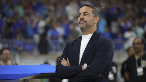 MG - BELO HORIZONTE - 02/05/2026 - BRASILEIRO A 2026, CRUZEIRO X ATLETICO-MG - Artur Jorge tecnico do Cruzeiro durante partida contra o Atletico-MG no estadio Mineirao pelo campeonato Brasileiro A 2026. Foto: Gilson Lobo/AGIF