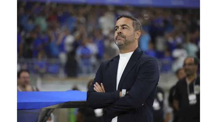 MG - BELO HORIZONTE - 02/05/2026 - BRASILEIRO A 2026, CRUZEIRO X ATLETICO-MG - Artur Jorge tecnico do Cruzeiro durante partida contra o Atletico-MG no estadio Mineirao pelo campeonato Brasileiro A 2026. Foto: Gilson Lobo/AGIF