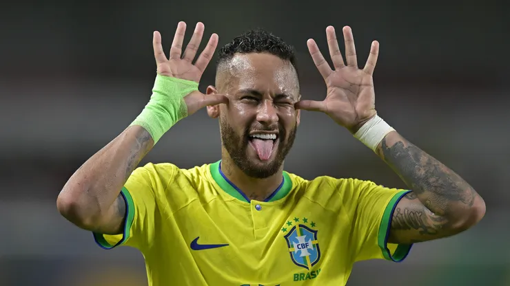 Neymar Jr., do Brasil, comemora após marcar o quinto gol de sua equipe durante a partida das Eliminatórias da Copa do Mundo da FIFA 2026 entre Brasil e Bolívia, no Estádio Mangueirao, em Belém, Brasil, em 8 de setembro de 2023. (Foto de Pedro Vilela/Getty Images)