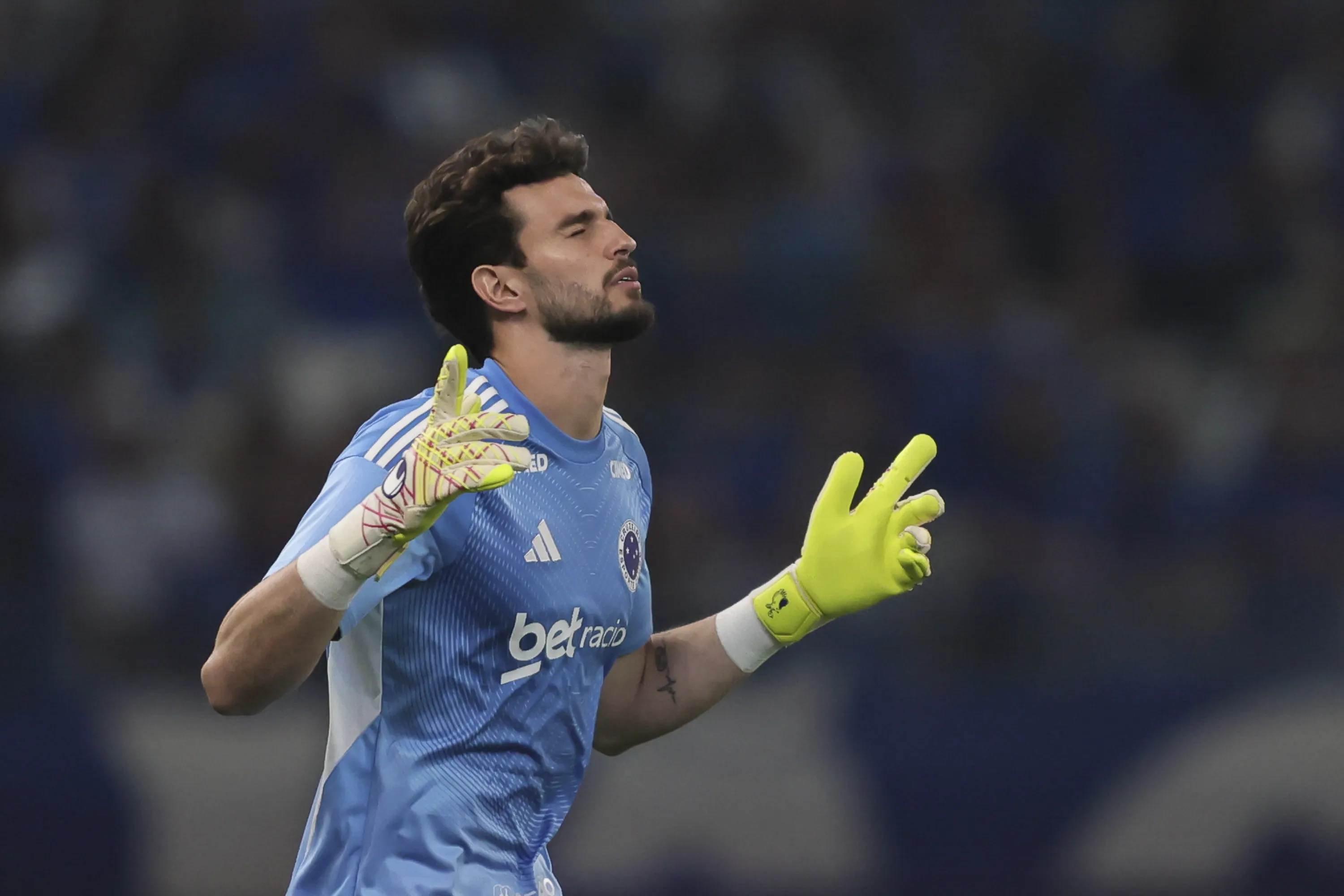 Otávio atuando pelo Cruzeiro – Foto: Gilson Lobo/AGIF