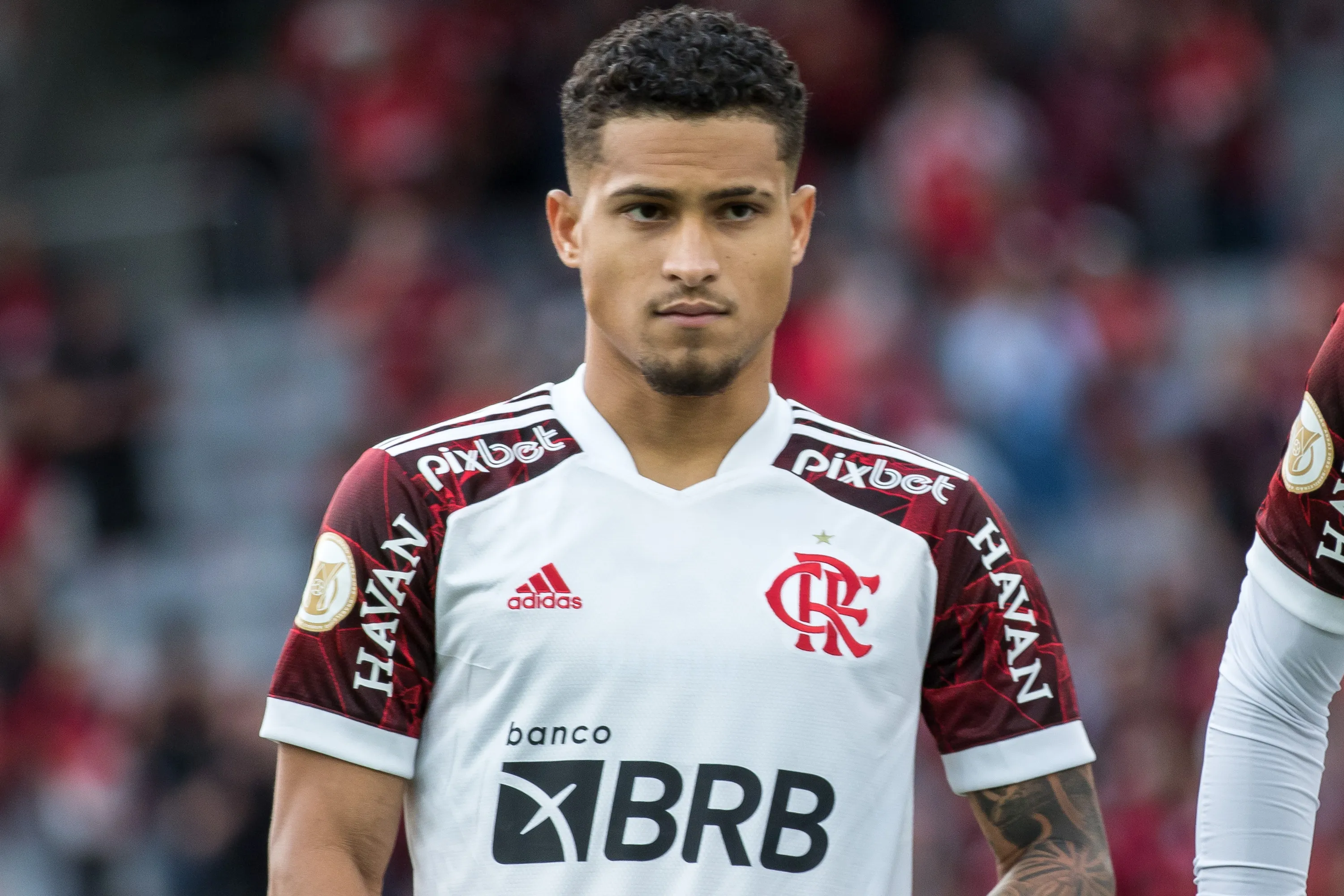 PR – Curitiba – 23/04/2022 – BRASILEIRO A 2022, ATHLETICO PR X FLAMENGO – Joao Gomes jogador do Flamengo durante partida contra o Athletico-PR no estadio Arena da Baixada pelo campeonato Brasileiro A 2022. Foto: Robson Mafra/AGIF