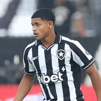 Botafogo aposta em Huguinho, da base, após afastamento de Danilo