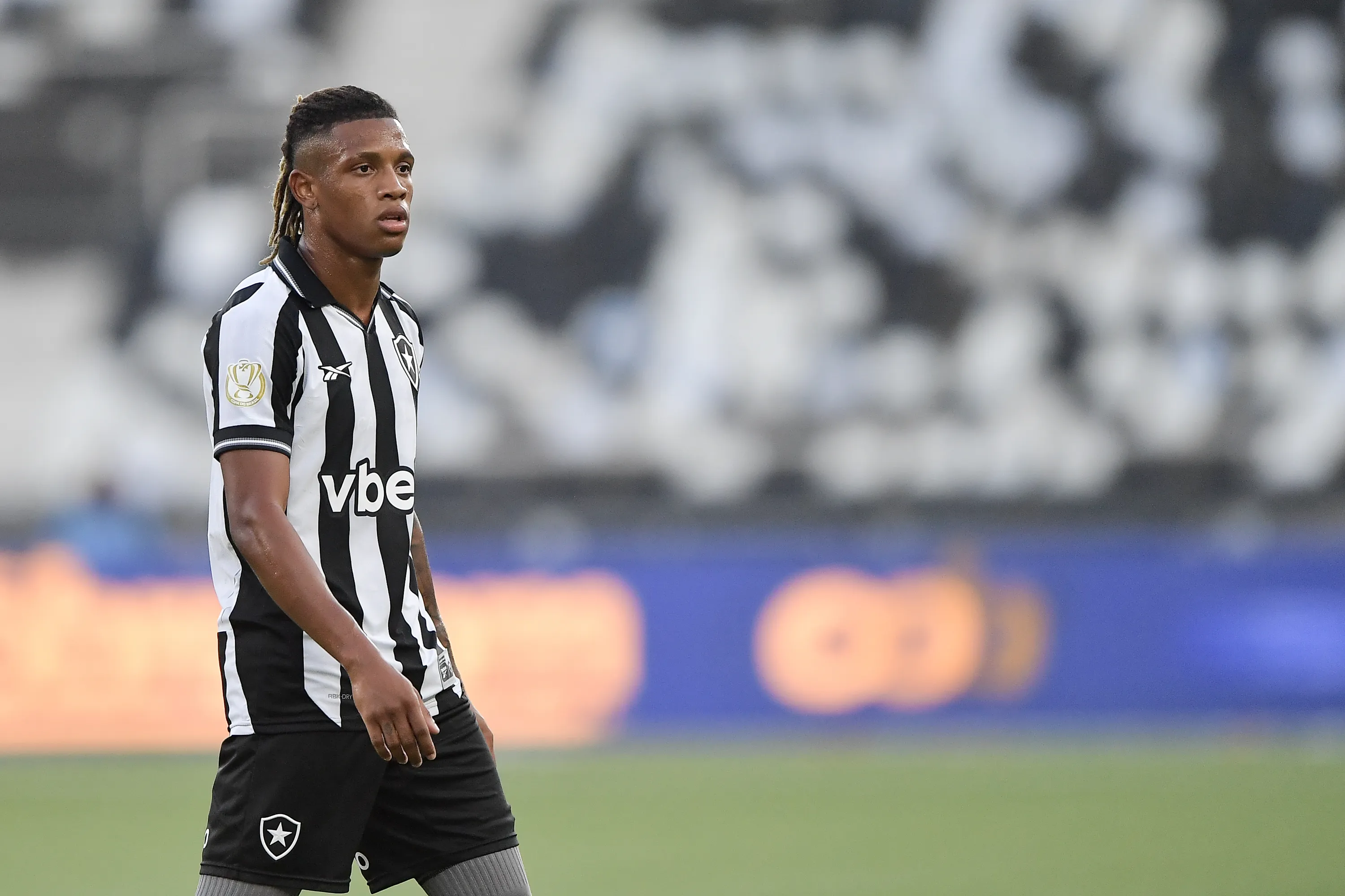 RJ – RIO DE JANEIRO – 21/04/2026 – COPA DO BRASIL 2026, BOTAFOGO X CHAPECOENSE – Danilo jogador do Botafogo durante partida contra o Chapecoense no estadio Engenhao pelo campeonato Copa Do Brasil 2026. Foto: Thiago Ribeiro/AGIF