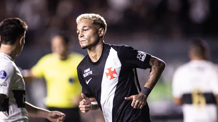 Adson comemora gol marcado em confronto do Vasco da Gama diante do Olímpia. Fotos: Matheus Lima/Vasco.