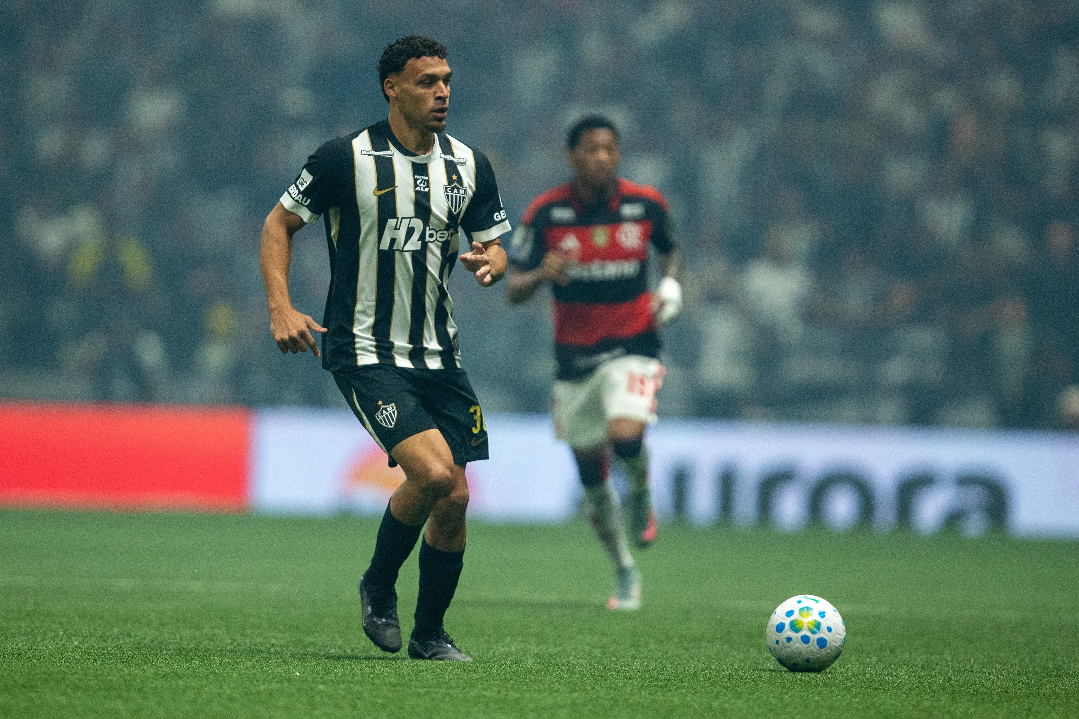 MG – BELO HORIZONTE – 26/04/2026 – BRASILEIRO A 2026, ATLETICO-MG X FLAMENGO – Victor Hugojogador do Atletico-MG durante partida contra o Flamengo no estadio Arena MRV pelo campeonato Brasileiro A 2026. Foto: Fernando Moreno/AGIF