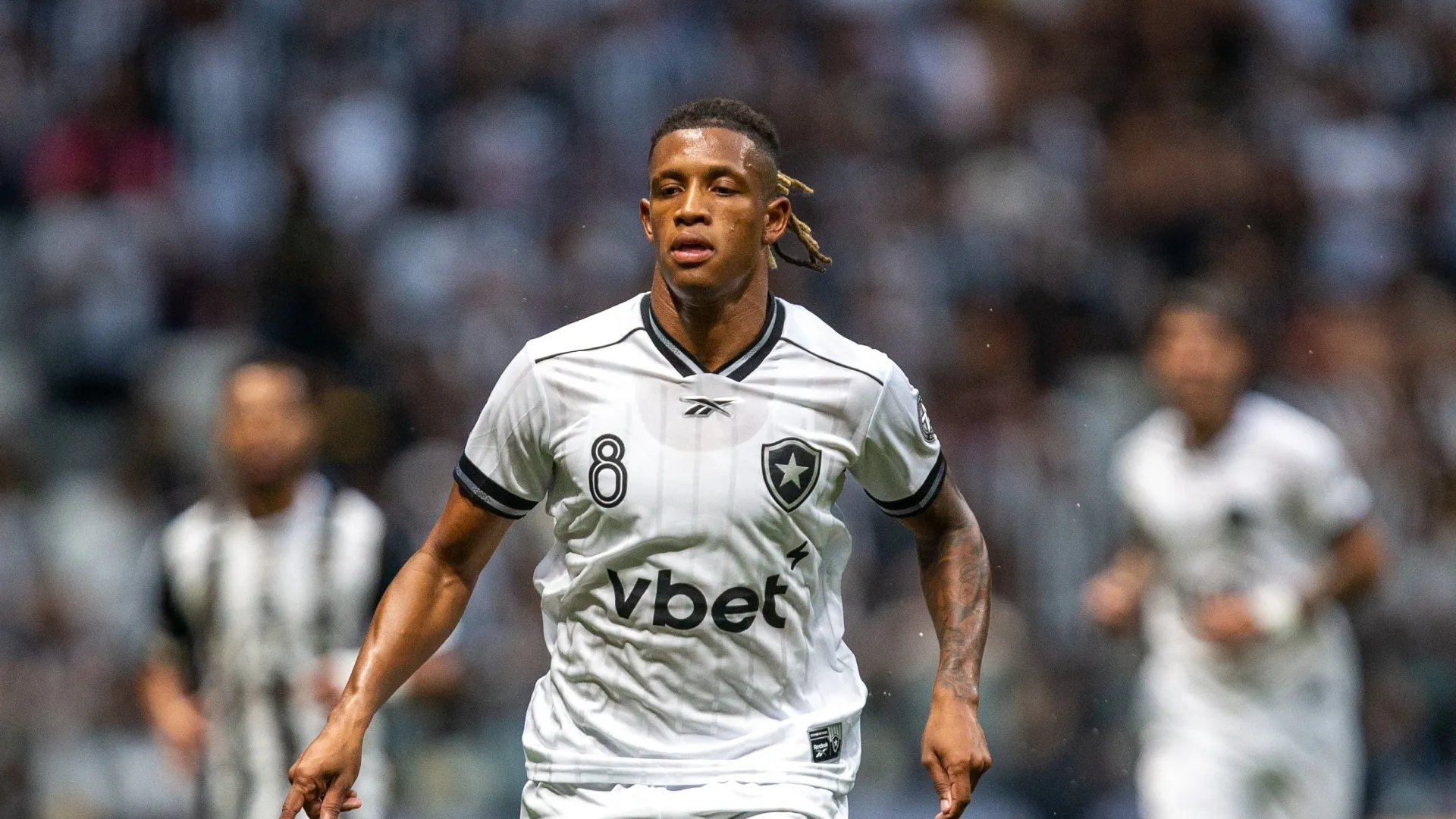 Danilo jogador do Botafogo durante partida contra o Atlético-MG no estádio Arena MRV pelo campeonato Brasileiro A 2026. Foto: Fernando Moreno/AGIF