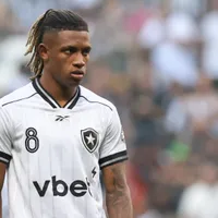 Botafogo atrasa direito de imagem e tem dívida com empresários de Danilo