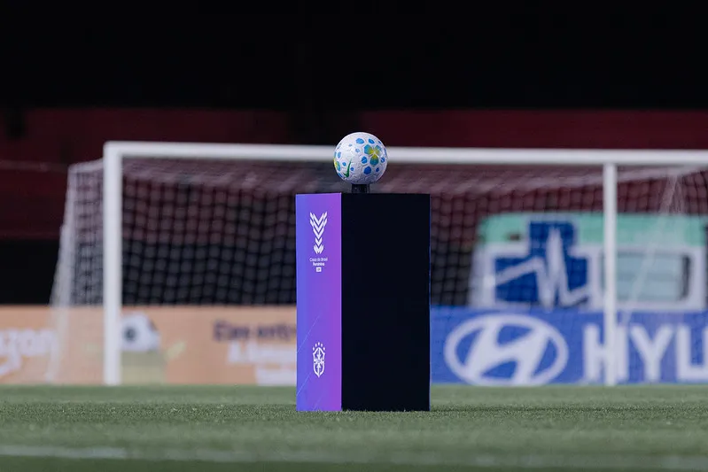 Bola oficial da Copa do Brasil Feminina – Foto: Paulo Matheus/Sport