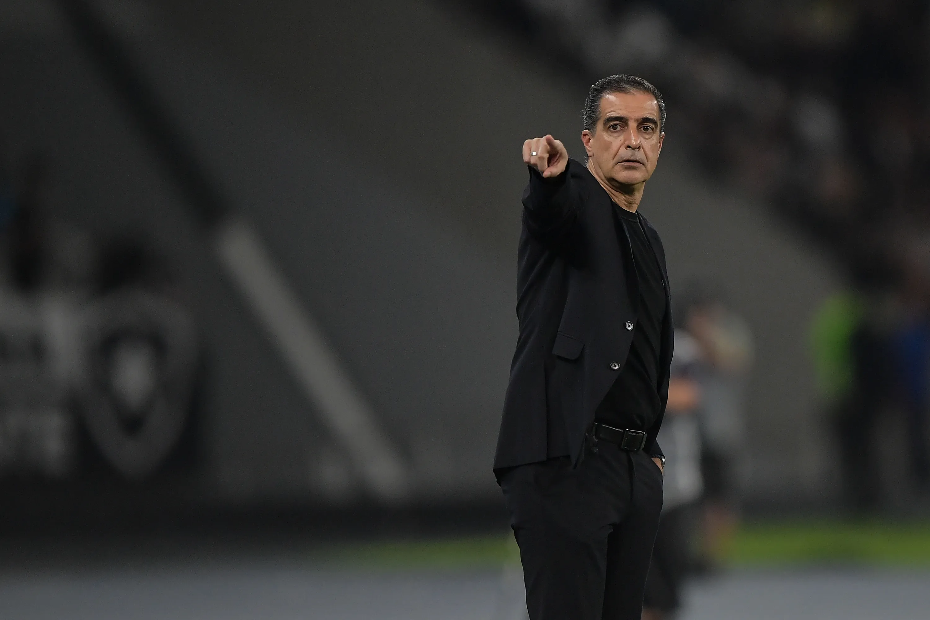 Renato Paiva tecnico do Botafogo durante partida contra o Ceara no estadio Engenhao pelo campeonato Brasileiro A 2025. Foto: Thiago Ribeiro/AGIF