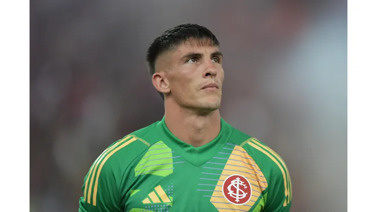 SP - RIO DE JANEIRO - 29/03/2025 - BRASILEIRO A 2025, FLAMENGO X INTERNACIONAL - Rochet goleiro do Internacional durante partida contra o Flamengo no estadio Maracana pelo campeonato Brasileiro A 2025. Foto: Thiago Ribeiro/AGIF