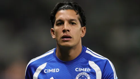 Lucas Romero jogador do Cruzeiro durante aquecimento antes da partida contra o Vitoria no estadio Mineirao pelo campeonato Brasileiro A 2026. Foto: Gilson Lobo/AGIF