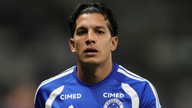 Lucas Romero jogador do Cruzeiro durante aquecimento antes da partida contra o Vitoria no estadio Mineirao pelo campeonato Brasileiro A 2026. Foto: Gilson Lobo/AGIF