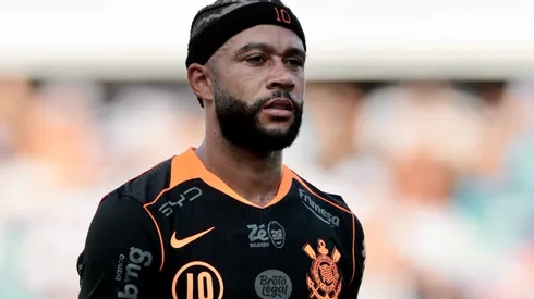 SP - SANTOS - 15/03/2026 - BRASILEIRO A 2026, SANTOS X CORINTHIANS - Memphis Depay jogador do Corinthians durante partida contra o Santos no estadio Vila Belmiro pelo campeonato Brasileiro A 2026. Foto: Marcello Zambrana/AGIF