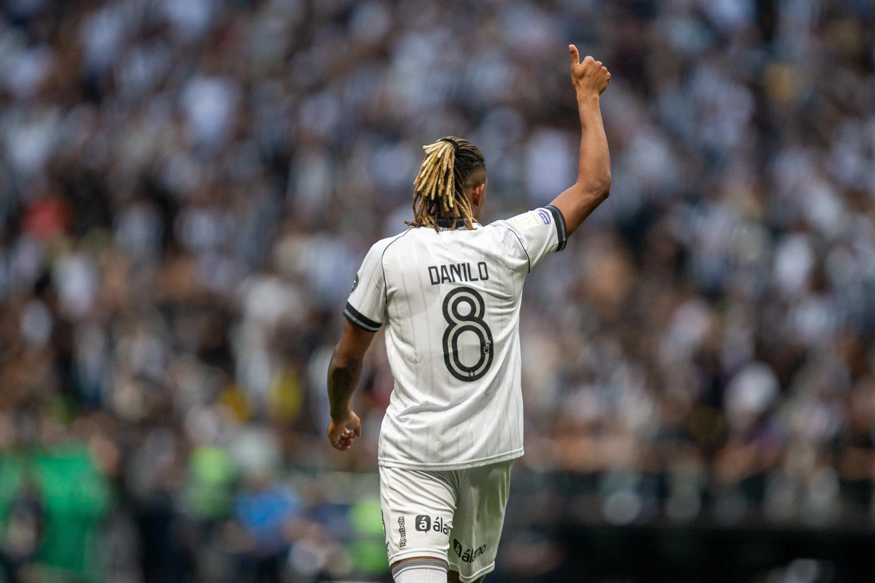 Danilo jogador do Botafogo durante partida contra o Atletico-MG no estadio Arena MRV pelo campeonato Brasileiro A 2026. Foto: Fernando Moreno/AGIF
