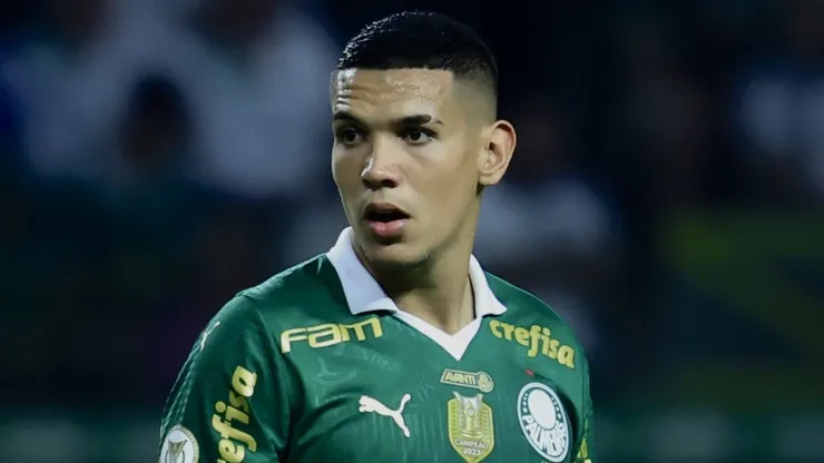 Palmeiras avalia reintegrar Naves ao elenco