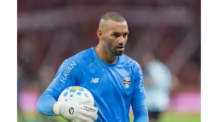 RS - PORTO ALEGRE - 11/04/2026 - BRASILEIRO A 2026, INTERNACIONAL X GREMIO - Weverton jogador do Gremio durante partida contra o Internacional no estadio Beira-Rio pelo campeonato Brasileiro A 2026. Foto: Liamara Polli/AGIF