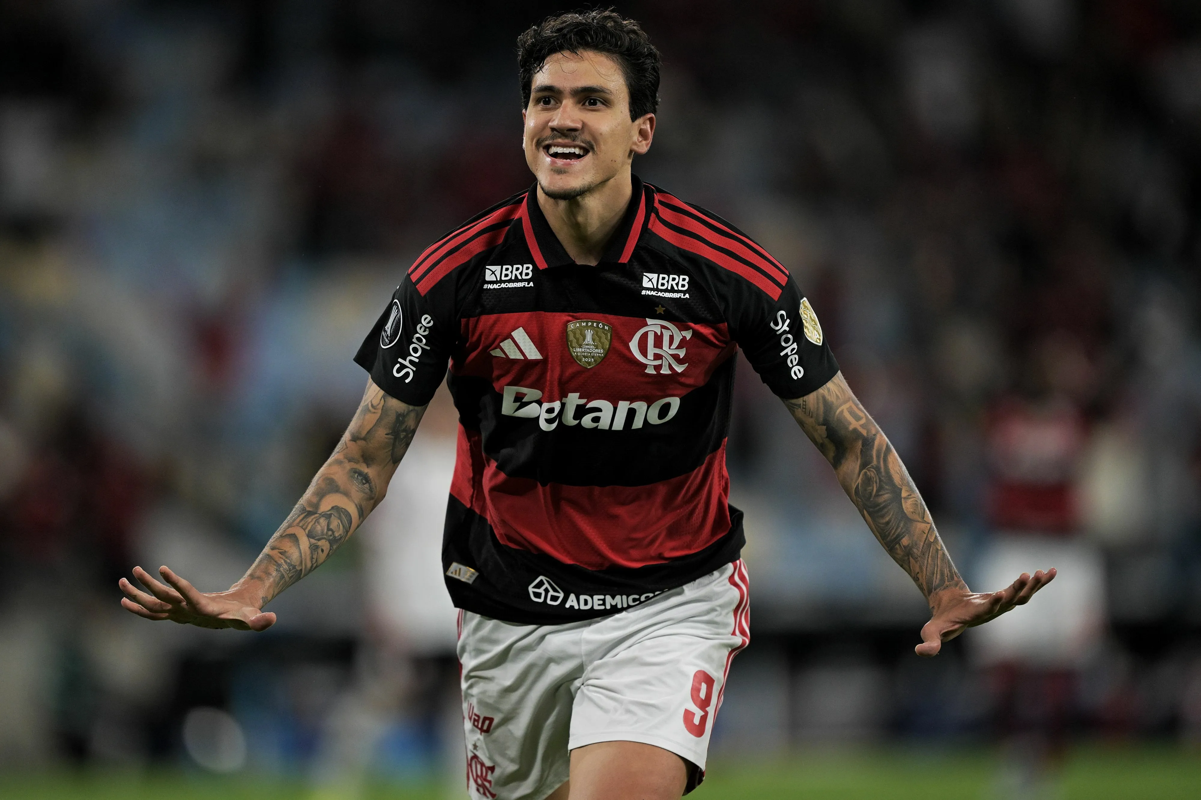 Pedro jogador do Flamengo comemora seu gol durante partida contra o Estudiantes no estadio Maracana pelo campeonato Copa Libertadores 2026. Foto: Jorge Rodrigues/AGIF
