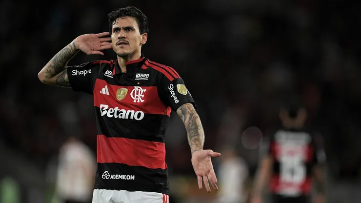 Pedro decide e Flamengo vence Estudiantes no Maracanã