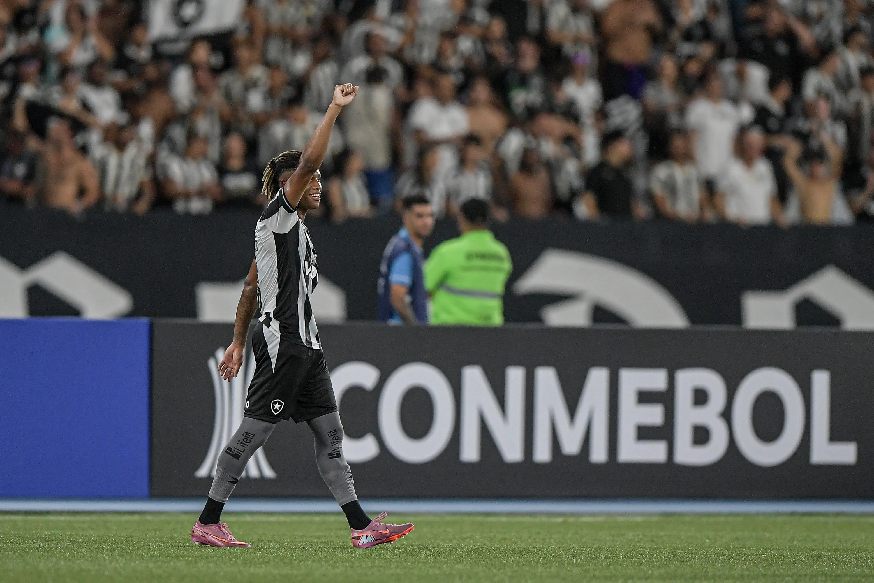 Danilo jogador do Botafogo comemora seu gol durante partida contra o Nacional Potosi no estadio Engenhao pelo campeonato Copa Libertadores 2026. Foto: Thiago Ribeiro/AGIF
