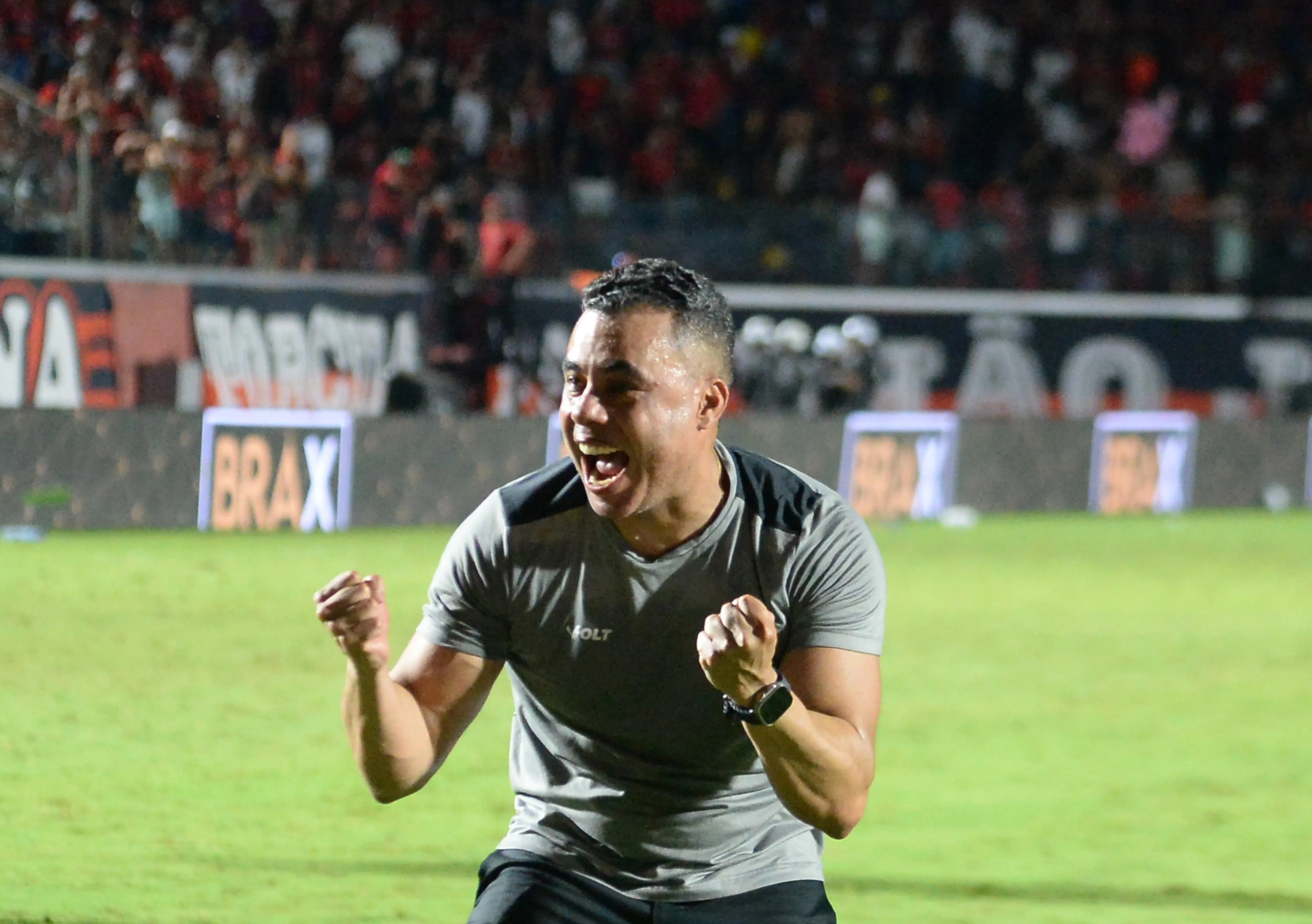 BA – SALVADOR – 07/12/2025 – BRASILEIRO A 2025, VITORIA X SAO PAULO – Jair ventura tecnico do Vitoria durante partida contra o Sao Paulo no estadio Barradao pelo campeonato Brasileiro A 2025. Foto: Jhony Pinho/AGIF