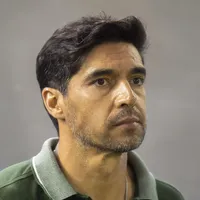 Abel Ferreira virou alvo da torcida após derrota do Palmeiras