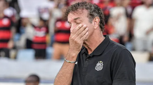 Cuca tecnico do Santos durante partida contra o Flamengo no estadio Maracana pelo campeonato Brasileiro A 2026.