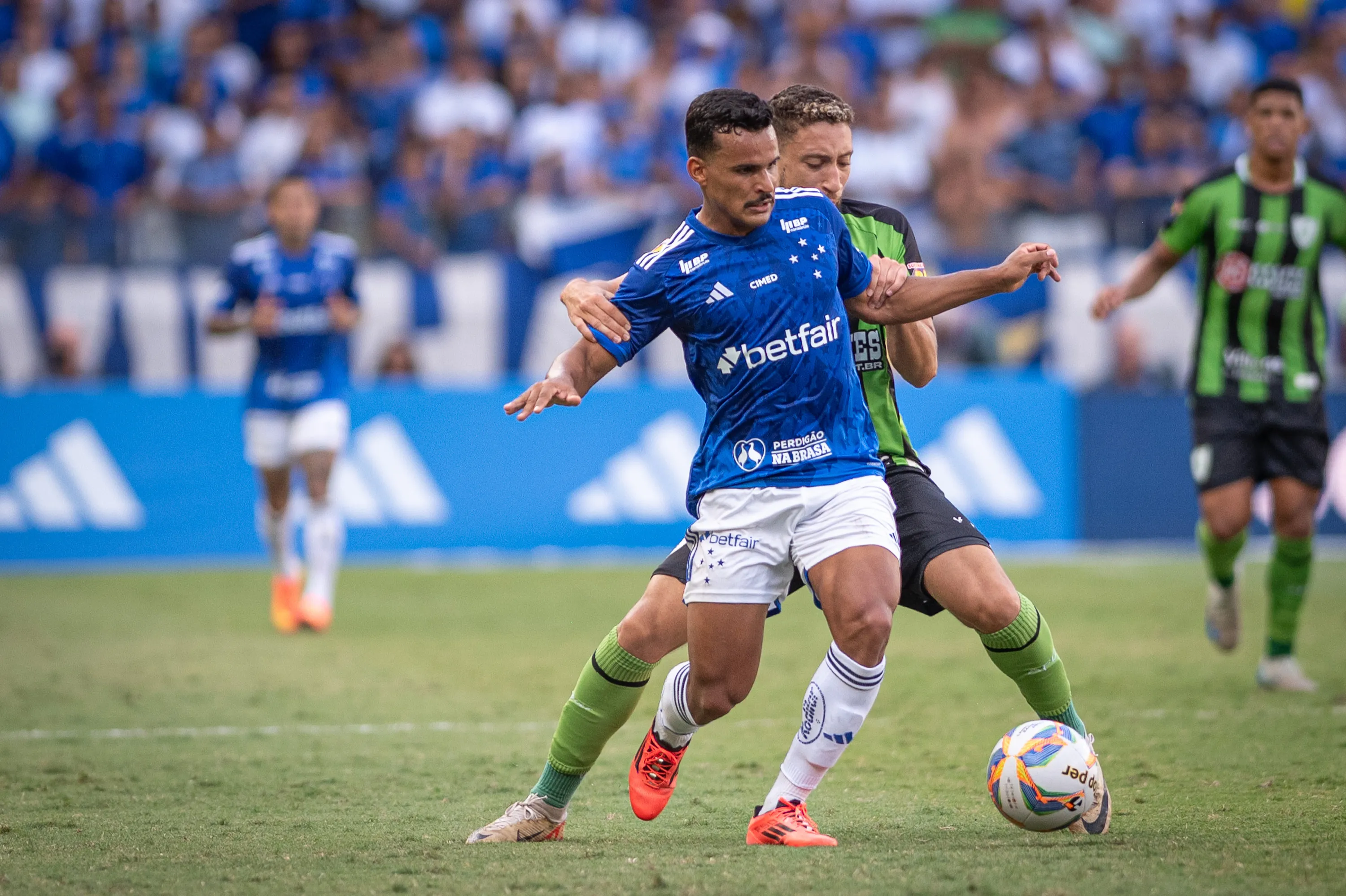 MG – BELO HORIZONTE – 16/02/2025 – MINEIRO 2025, CRUZEIRO X AMERICA-MG – Kaiki Bruno jogador do Cruzeiro durante partida contra o America-MG no estadio Mineirao pelo campeonato Mineiro 2025. Foto: Alessandra Torres/AGIF