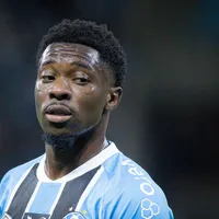 Amuzu quebra o silêncio sobre veto em convocação e futuro no Grêmio