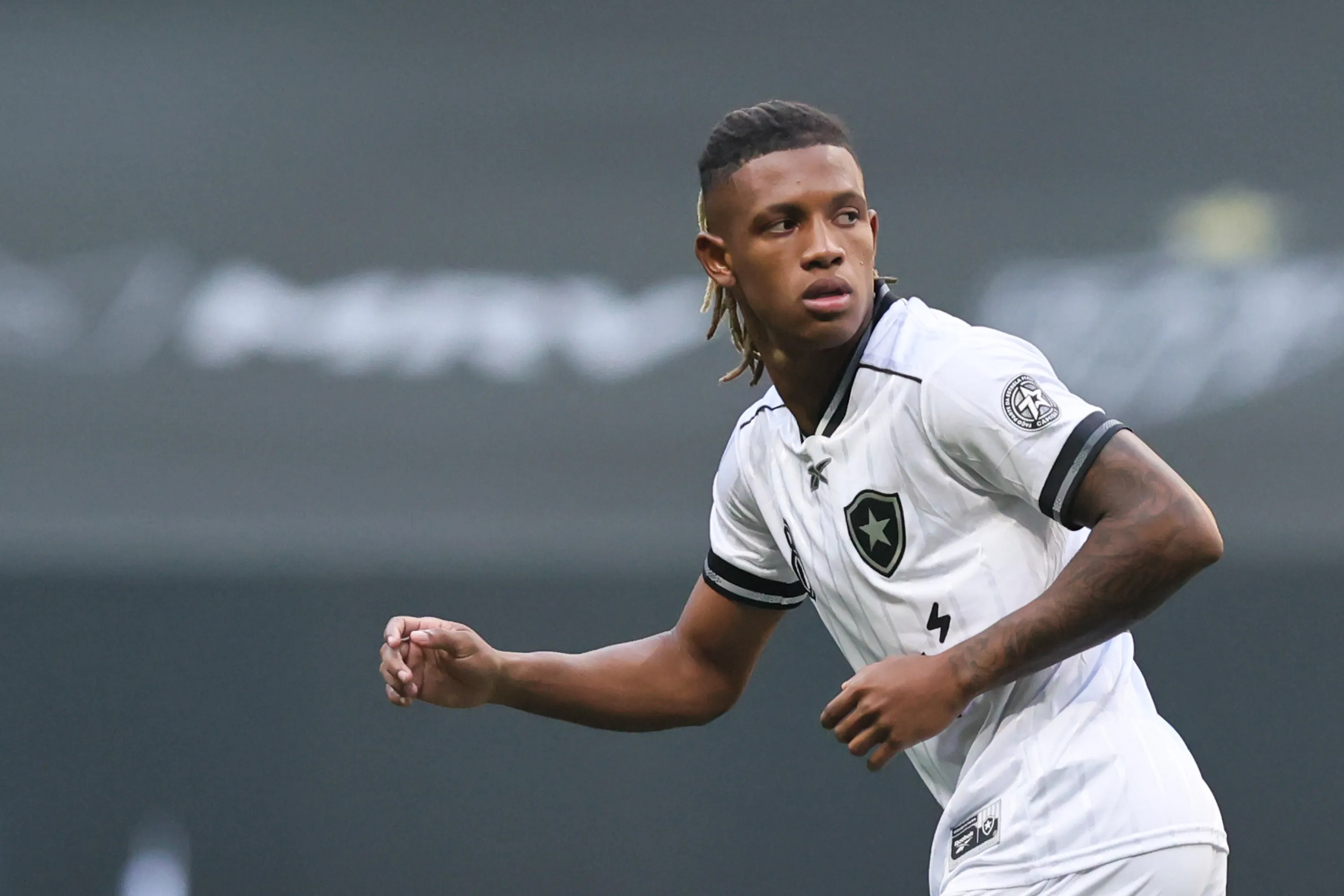 MG – BELO HORIZONTE – 10/05/2026 – BRASILEIRO A 2026, ATLETICO-MG X BOTAFOGO – Danilo jogador do Botafogo durante partida contra o Atletico-MG no estadio Arena MRV pelo campeonato Brasileiro A 2026. Foto: Gilson Lobo/AGIF