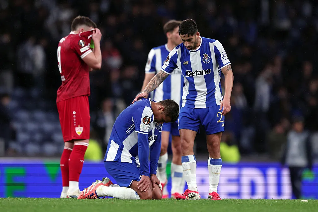Thiago Silva, do FC Porto, reage após o jogo da segunda mão dos oitavos-de-final da UEFA Europa League 2025/26 entre FC Porto e VfB Stuttgart, no Estádio do Dragão, a 19 de março de 2026, no Porto, Portugal. (Foto de Diogo Cardoso/Getty Images)