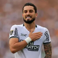 Alex Telles falou sobre contrato com o Botafogo