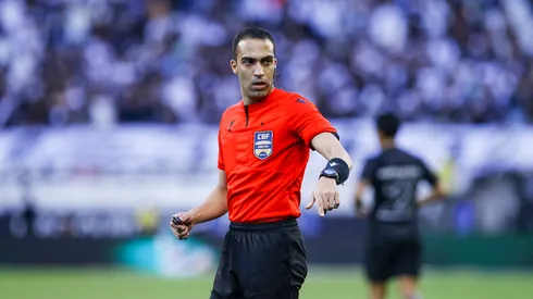 O árbitro David de Oliveira Lacerda durante partida entre Corinthians e Vasco no estádio Arena Corinthians pelo campeonato Brasileiro A 2024. Foto: Marco Miatelo/AGIF