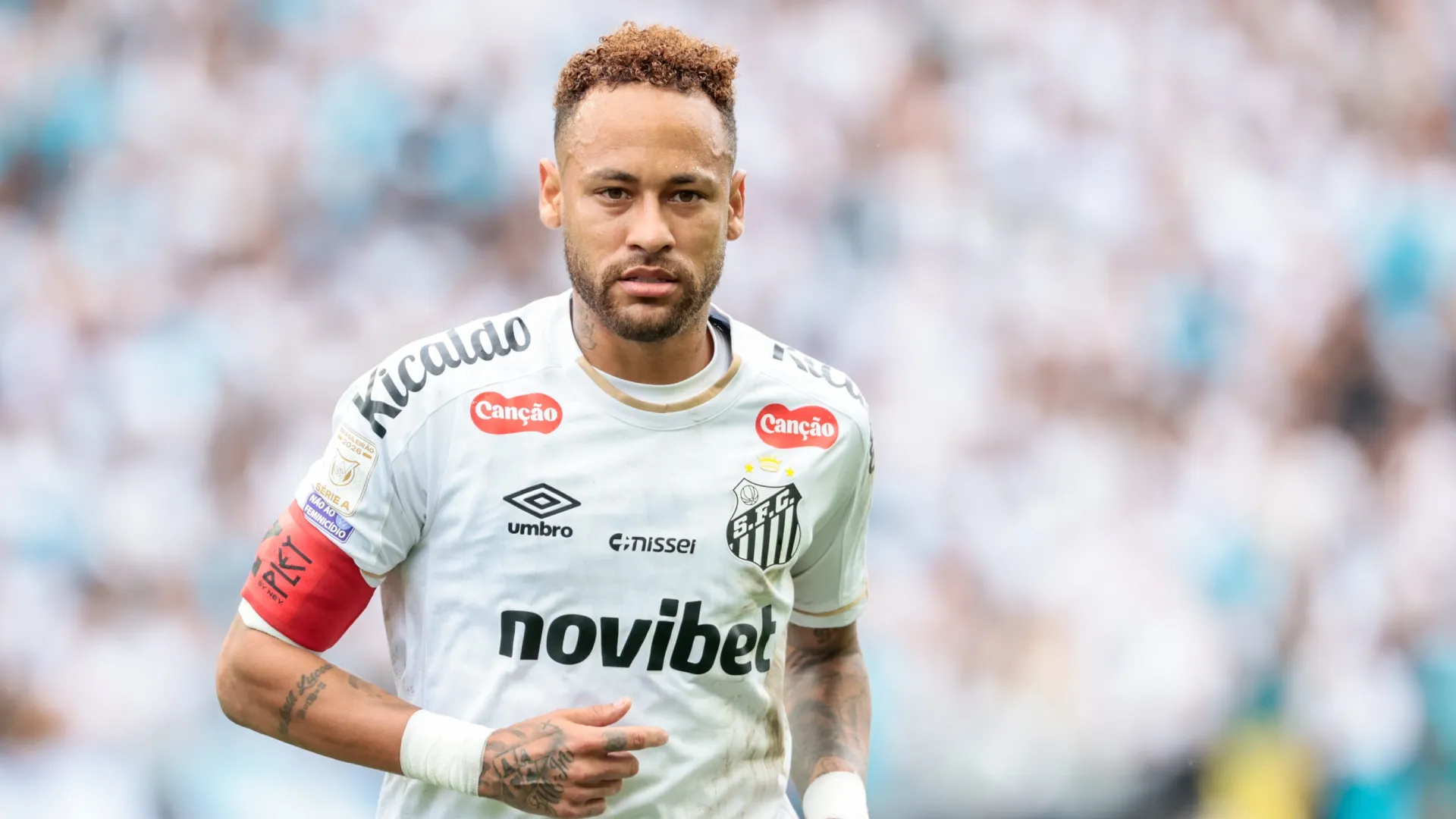 Neymar durante partida contra o Coritiba no Campeonato Brasileiro de 2026. Foto: Marcello Zambrana/AGIF
