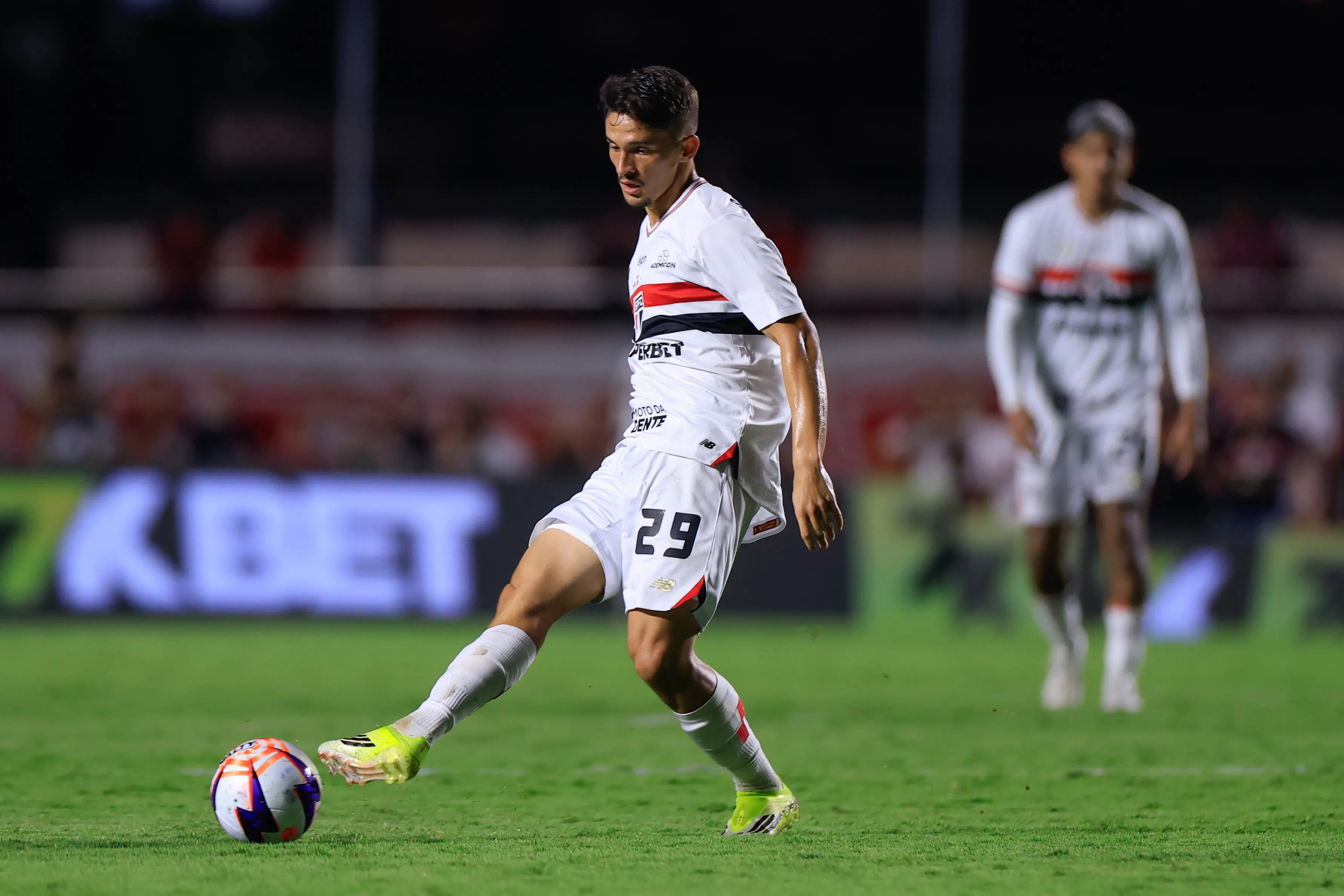 Pablo Maia, jogador do São Paulo, durante partida contra o Santos – Foto: Marcello Zambrana/AGIF
