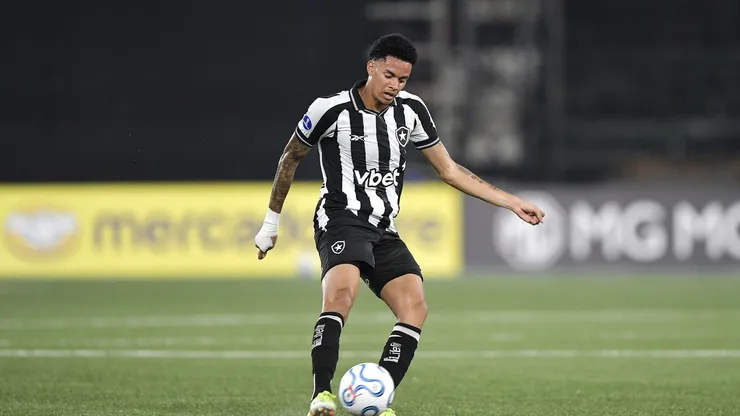 Newton, volante do Botafogo. Foto: Thiago Ribeiro/AGIF