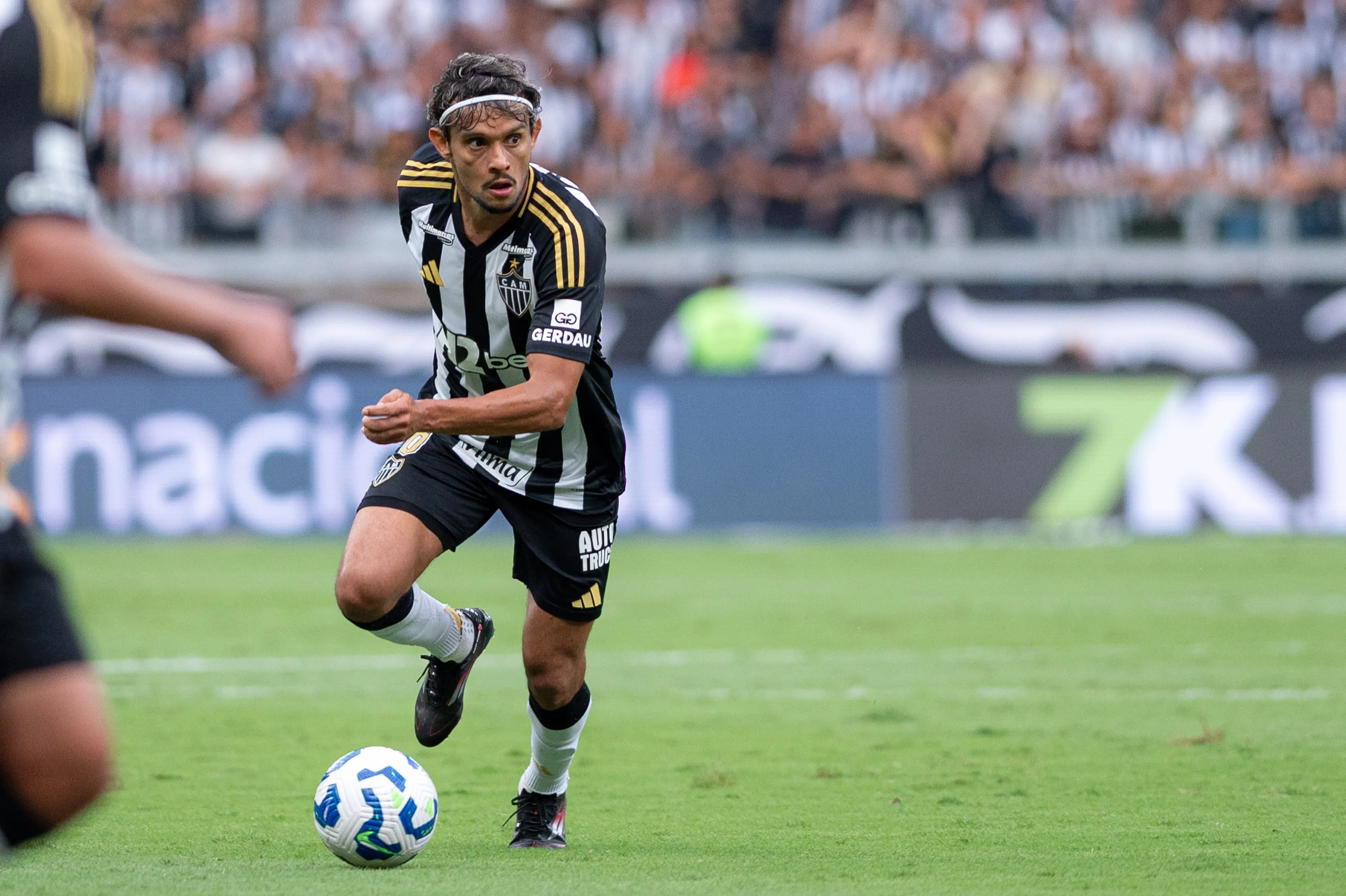 SP – BELO HORIZONTE – 06/04/2025 – BRASILEIRO A 2025, ATLETICO-MG X SAO PAULO – Scarpa jogador do Atletico-MG durante partida contra o Sao Paulo no estadio Mineirao pelo campeonato Brasileiro A 2025. Foto: Alessandra Torres/AGIF