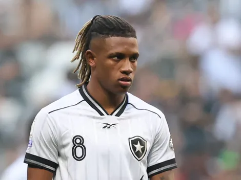 Danilo treina no Botafogo, mas não deve jogar pelo Brasileirão