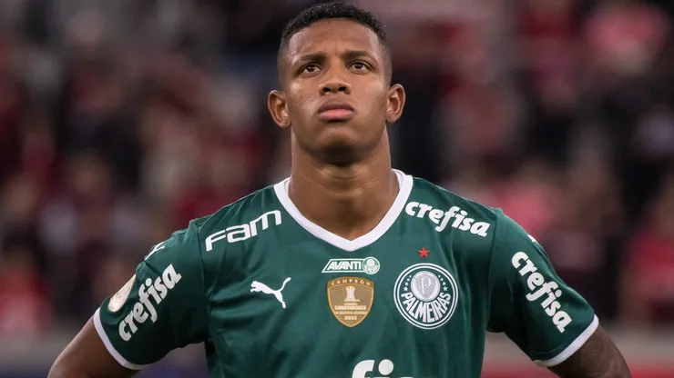 Danilo interessa ao Palmeiras.