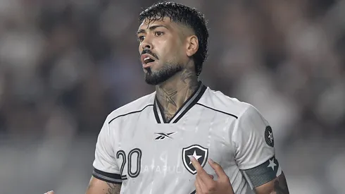 Alexander Barboza durante confronto contra o Vasco no Brasileirão de 2026.