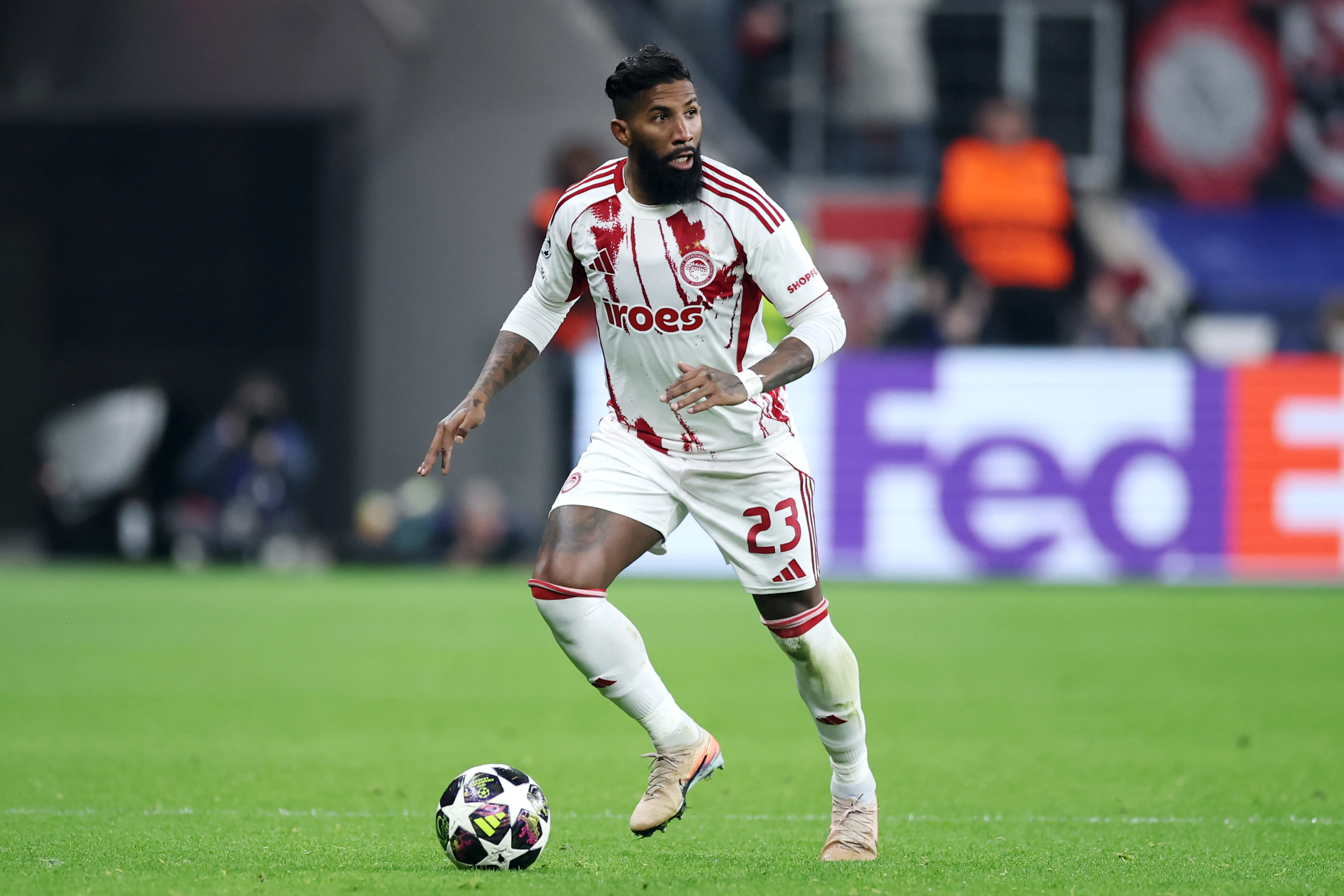Rodinei, lateral do Olympiacos. (Photo by Alex Grimm/Getty Images)