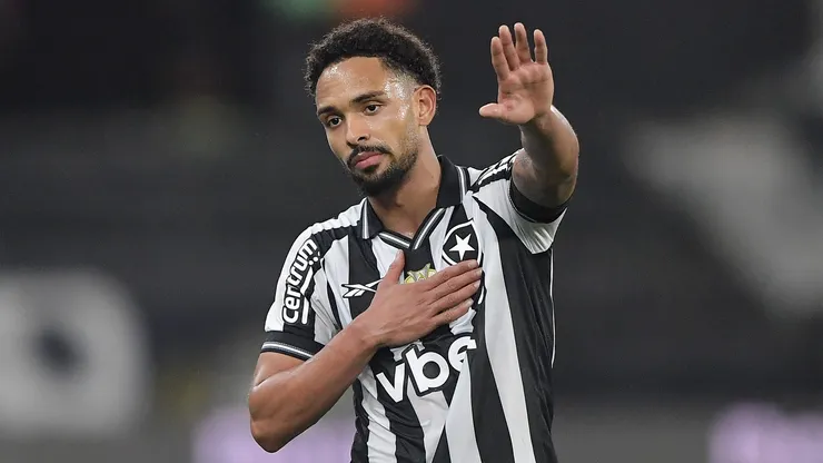 Vitinho descarta rescindir contrato no Botafogo