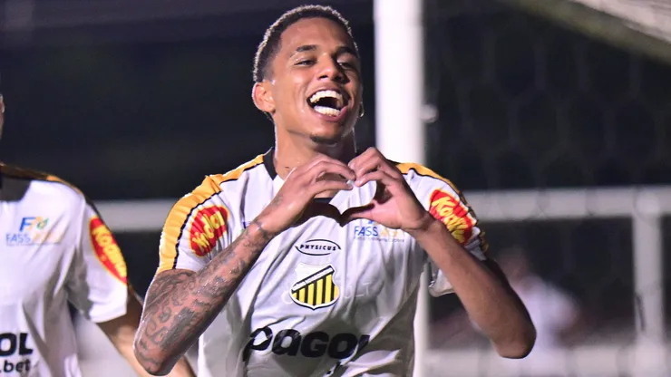 Zagueiro Dantas entra no radar do Vasco