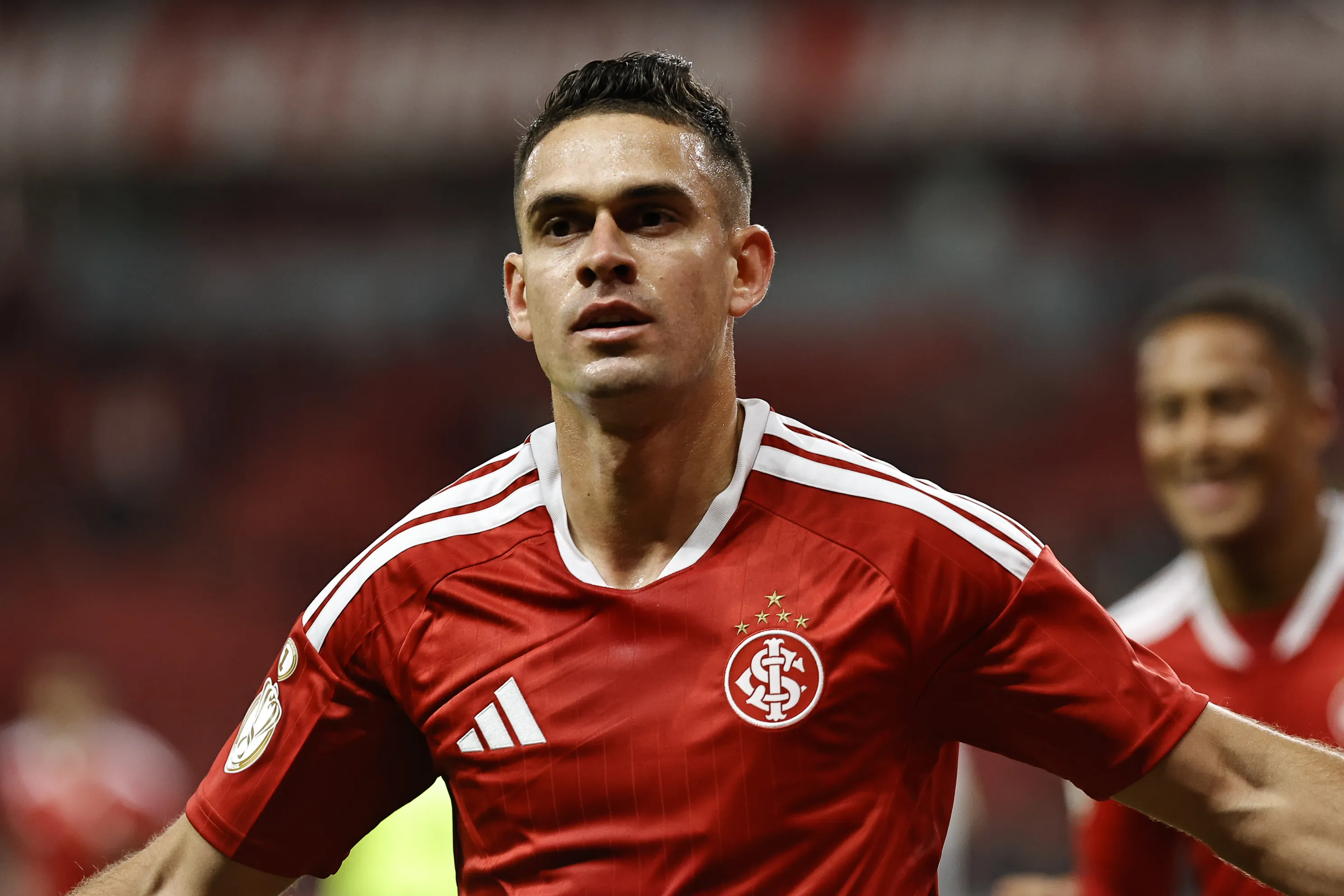 Rafael Borré comemora seu gol durante partida contra o Athletic Club no Beira-Rio pela Copa Do Brasil 2026. Foto: Roberto Vinicius/AGIF.