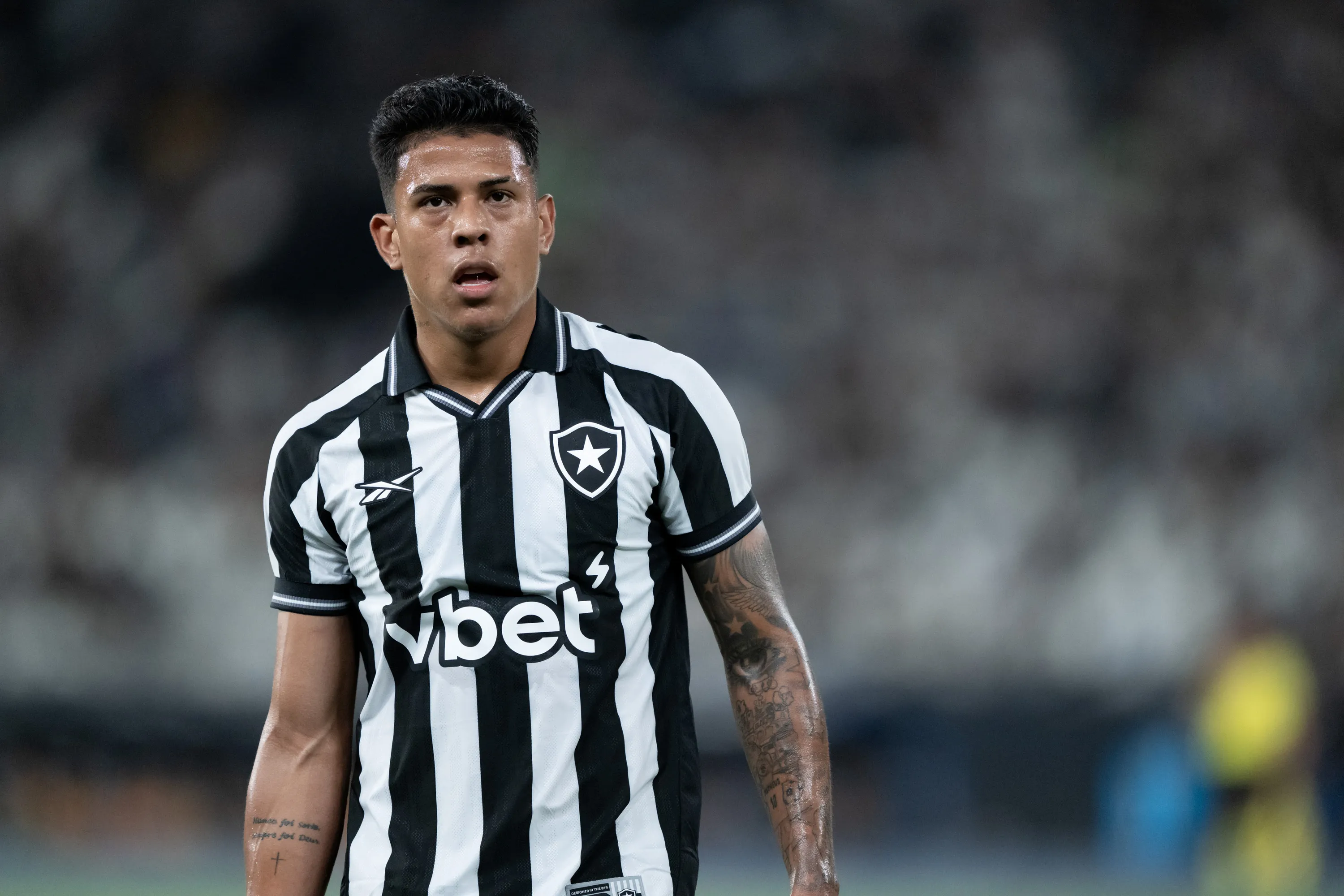 RJ – RIO DE JANEIRO – 06/05/2026 – COPA SUL-AMERICANA 2026, BOTAFOGO X RACING – Matheus Martins jogador do Botafogo durante partida contra o Racing no estadio Engenhao pelo campeonato Copa Sul-Americana 2026. Foto: Jorge Rodrigues/AGIF